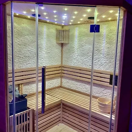 Villa De 6 Chambres A Saint Nexans Avec Piscine Privee Jardin Clos Et Wifi Vila