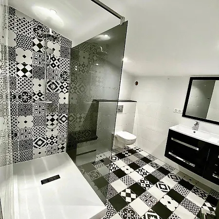 Villa De 6 Chambres A Saint Nexans Avec Piscine Privee Jardin Clos Et Wifi *