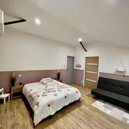 Villa De 6 Chambres A Saint Nexans Avec Piscine Privee Jardin Clos Et Wifi