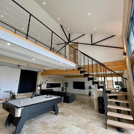 Vila Villa De 6 Chambres A Saint Nexans Avec Piscine Privee Jardin Clos Et Wifi *