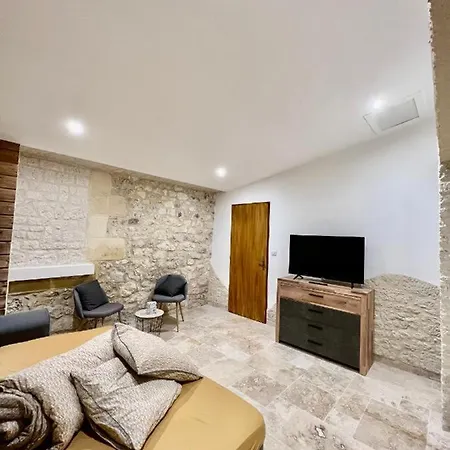 Vila Villa De 6 Chambres A Saint Nexans Avec Piscine Privee Jardin Clos Et Wifi *