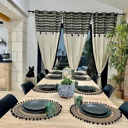 Villa De 6 Chambres A Saint Nexans Avec Piscine Privee Jardin Clos Et Wifi Saint-Nexans